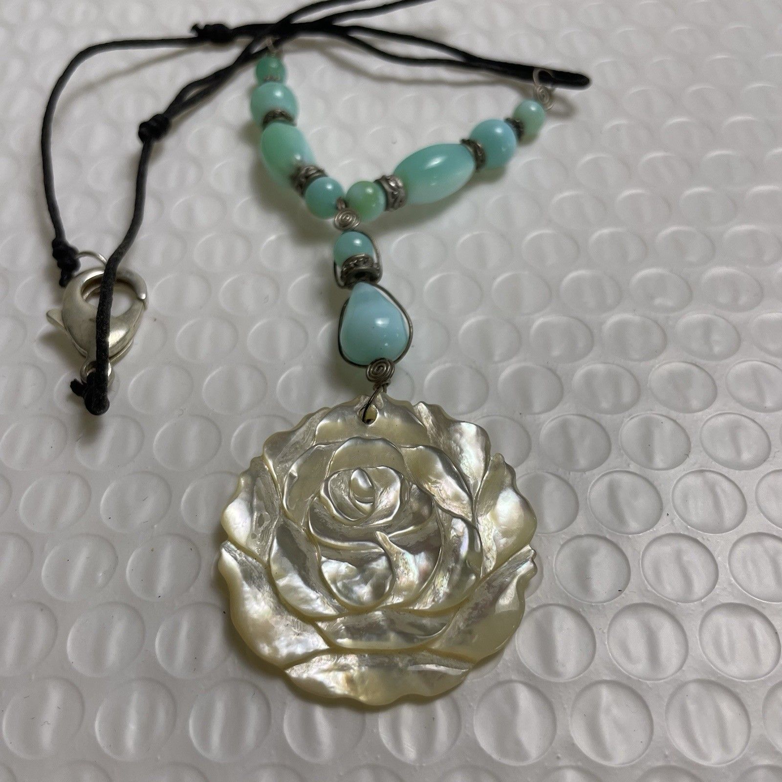 Mother Of Pearl Rose Shell Necklace Turquoises Colored Beads In Wire Boho Beachy 13$